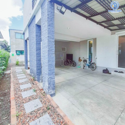 *****บ้านเดี่ยวมือสองย่านนนทบุรี ม.เพอร์เฟคเพลส รัตนาธิเบศร์ เฟส3 หลังมุม! เนื้อที่มากถึง 52.2 ตร.ว. ฟังก์ชัน 3 ห้องนอน 3 ห้องน้ำ 2 ที่จอดรถ บ้านพร้อมอยู่ ต่อเติมเต็มพื้นที่ หน้าบ้านเป็นสวน บนทำเลดี ใกล้เซ็นทรัลรัตนาธิเบศร์, ทางด่วน "งามวงศ์วาน" และรถไฟฟ้าสายสีม่วง "สถานีไทรม้า"